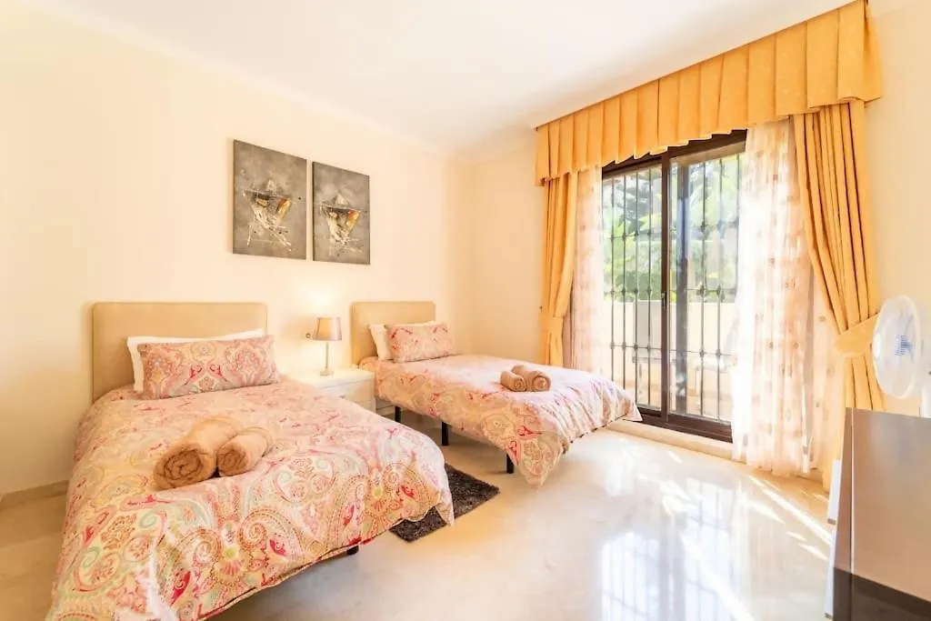 Elegant 3Bedroom Apartment In La Quinta Marbella Malaga