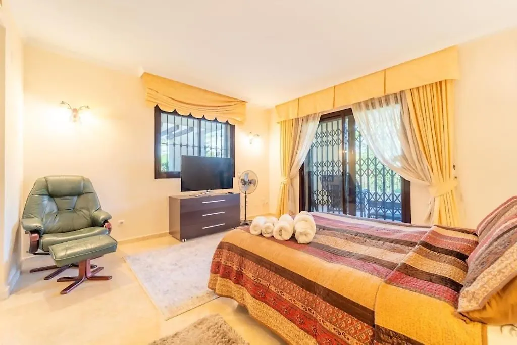 Elegant 3Bedroom Apartment In La Quinta Marbella Malaga Spain
