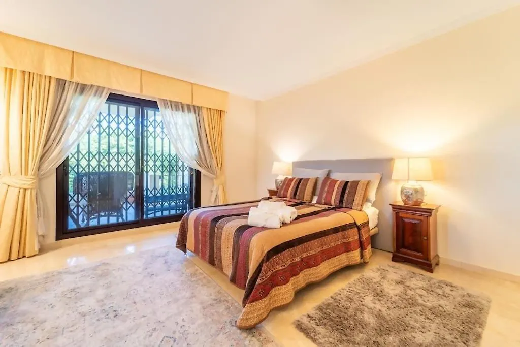 Elegant 3Bedroom Apartment In La Quinta Marbella Malaga