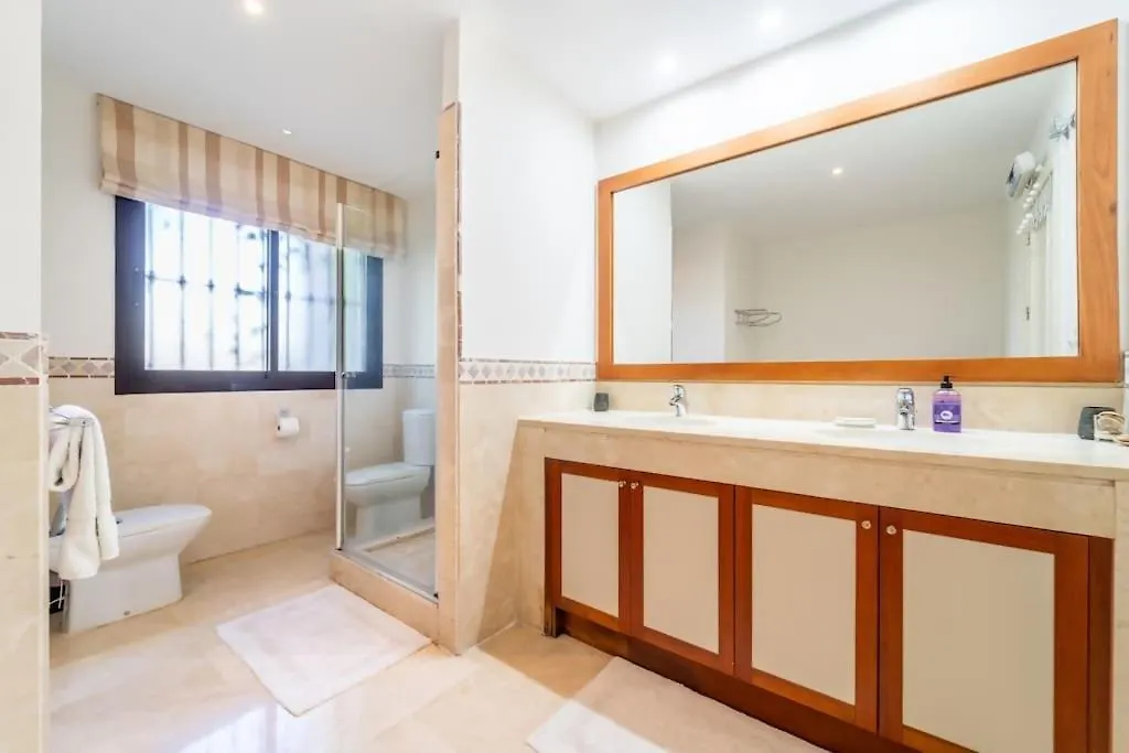 Elegant 3Bedroom Apartment In La Quinta Marbella Malaga