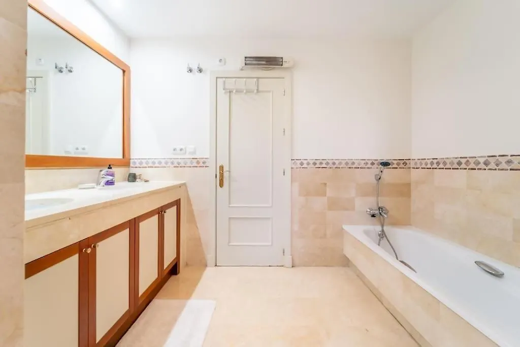 Elegant 3Bedroom Apartment In La Quinta Marbella Málaga